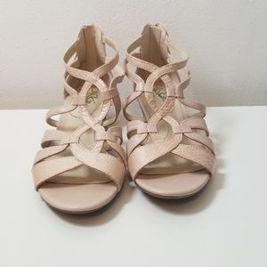 Lifestride nude wedge sandals